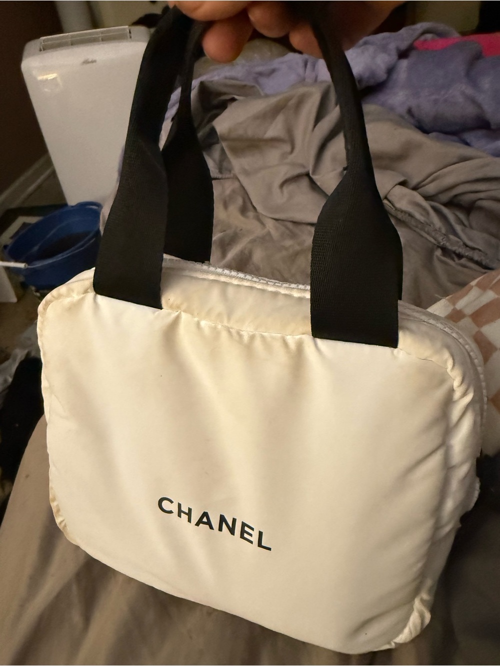 CHANEL White Bag with Black Handles and Logo
